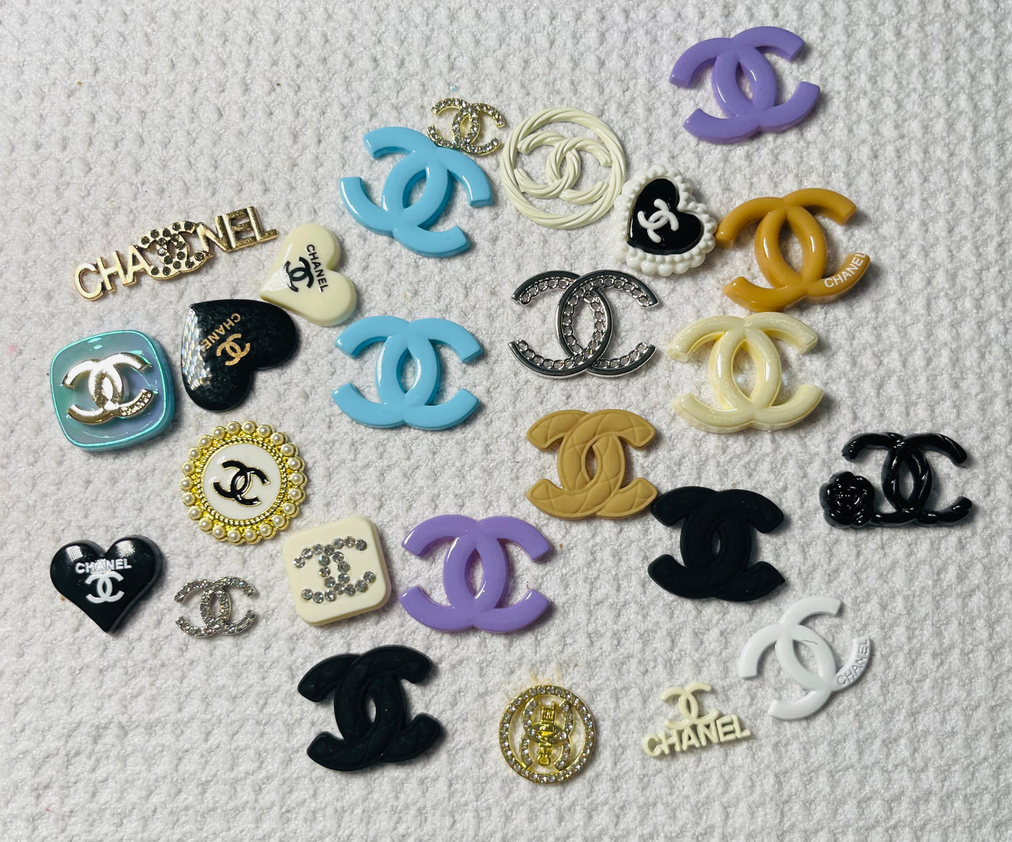 CHARMS NO HOLES (NOT FOR BEADABLE ITEMS)